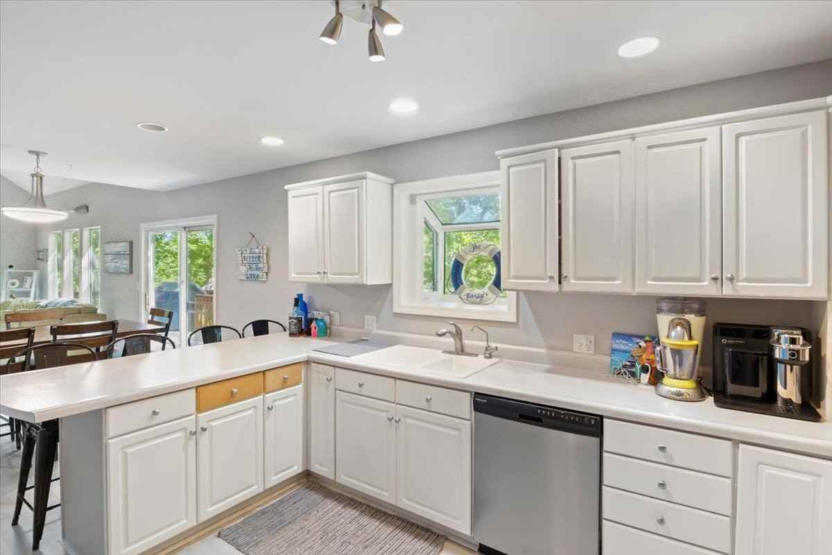 284 Austin Cir - Photo 2 of 50