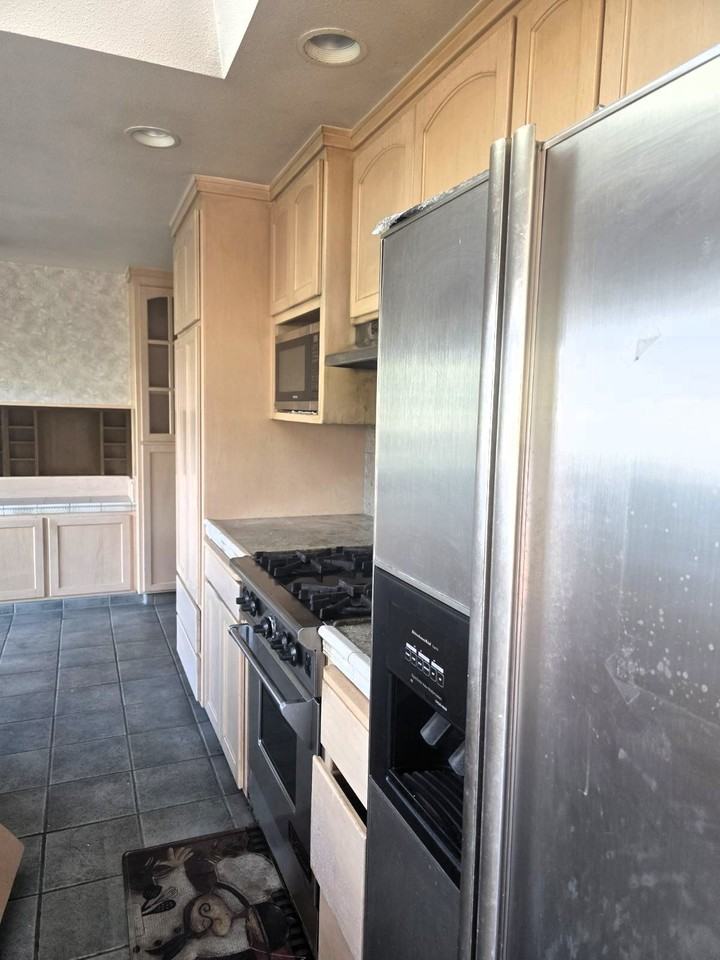 402 Nobel Dr - Photo 6 of 27