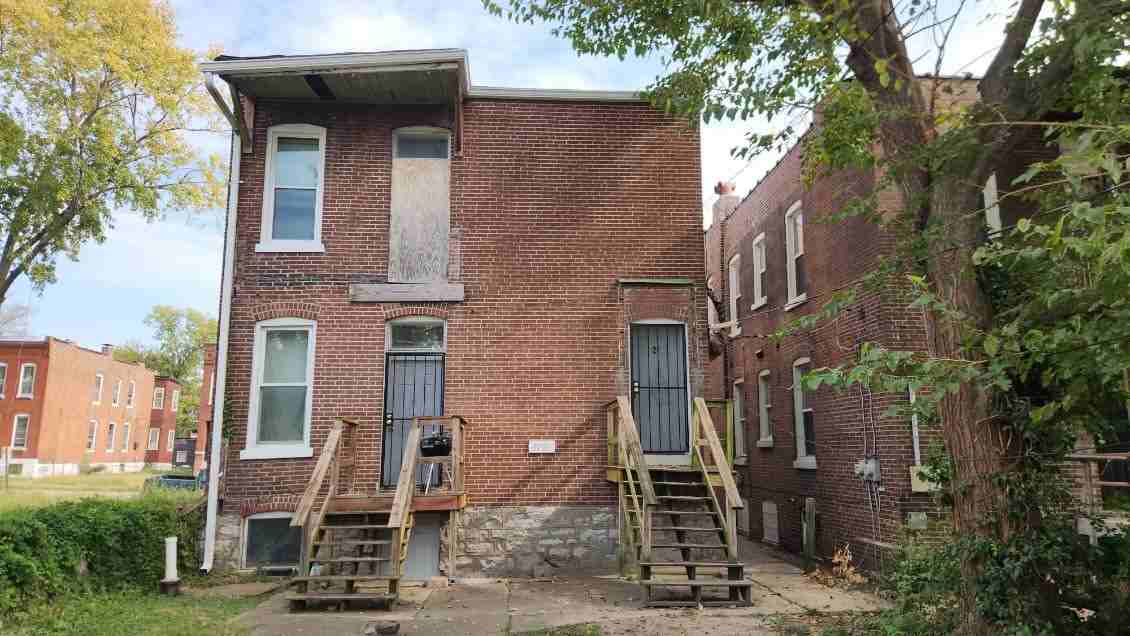 3721 Iowa Ave - Photo 2 of 27