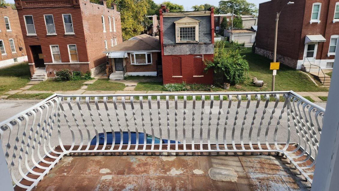 3721 Iowa Ave - Photo 3 of 27