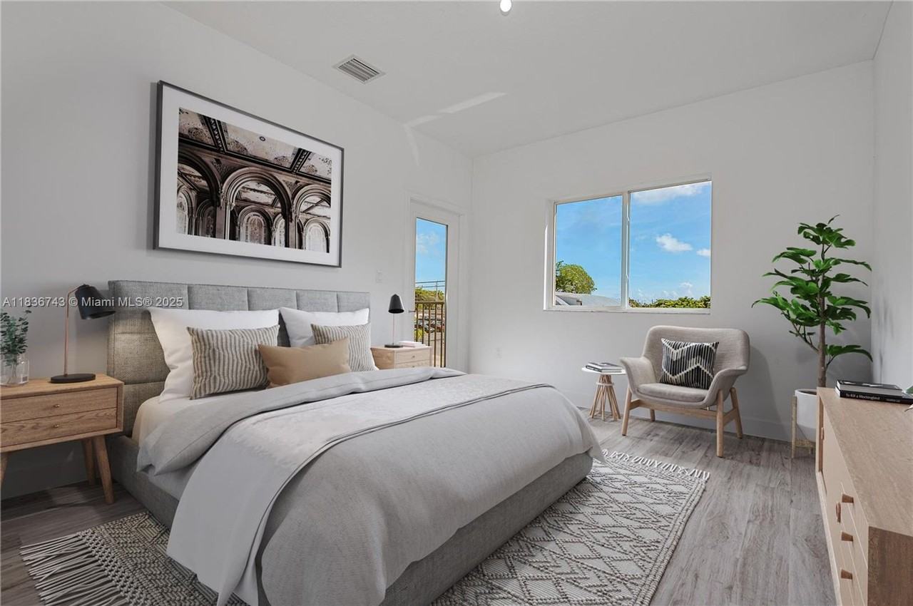 305 Nw 30th Ave - Photo 5 of 10