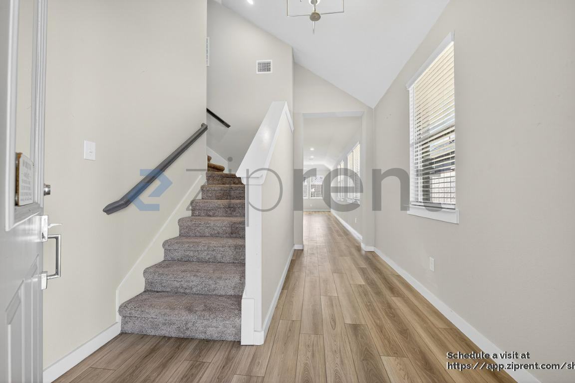 413 Honeyhill Dr - Photo 4 of 17