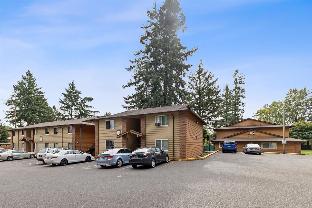 Del Ray Apartments - Photo 2 of 11