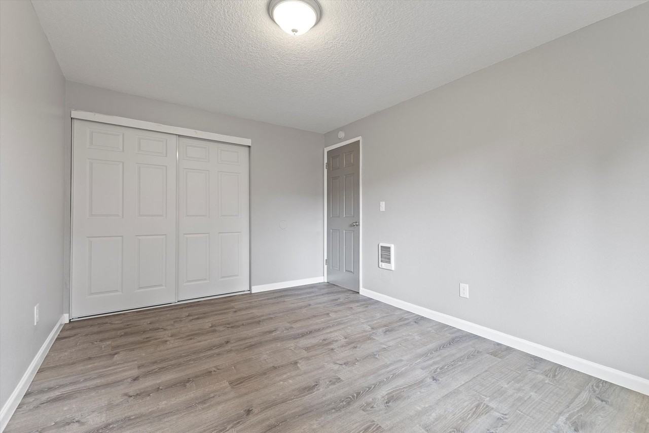 Del Ray Apartments - Photo 6 of 11