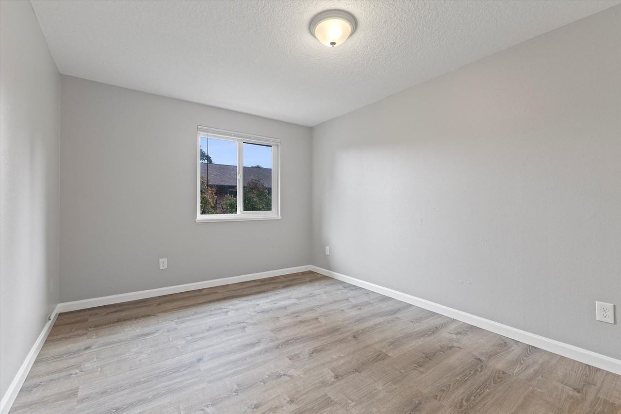 Del Ray Apartments - Photo 7 of 11