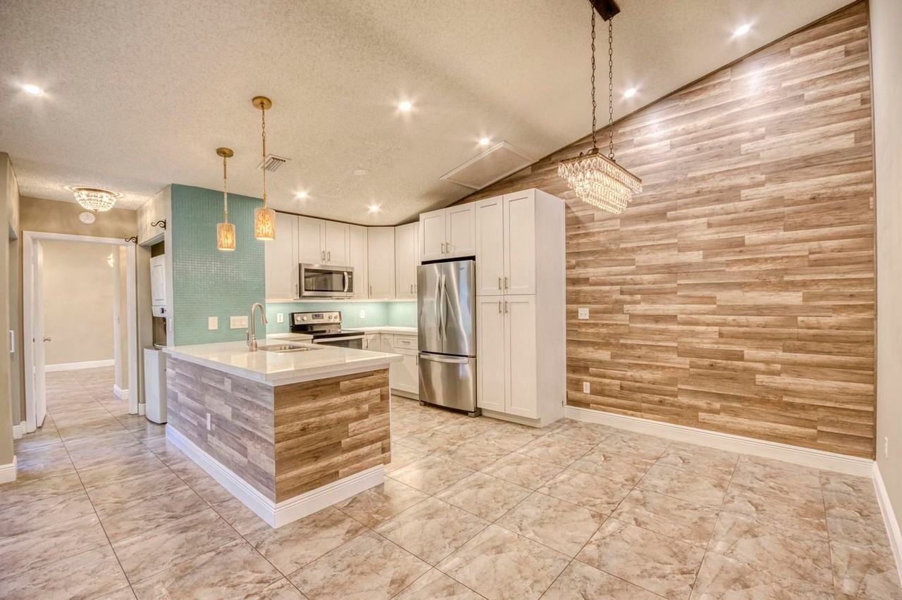 9109 Sw 21st St - Photo 2 of 16