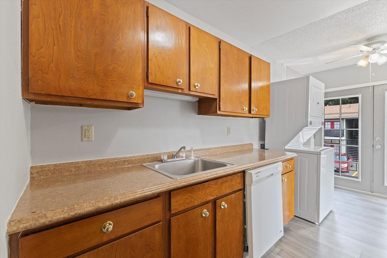 Bardon Apartments - Photo 2 of 9