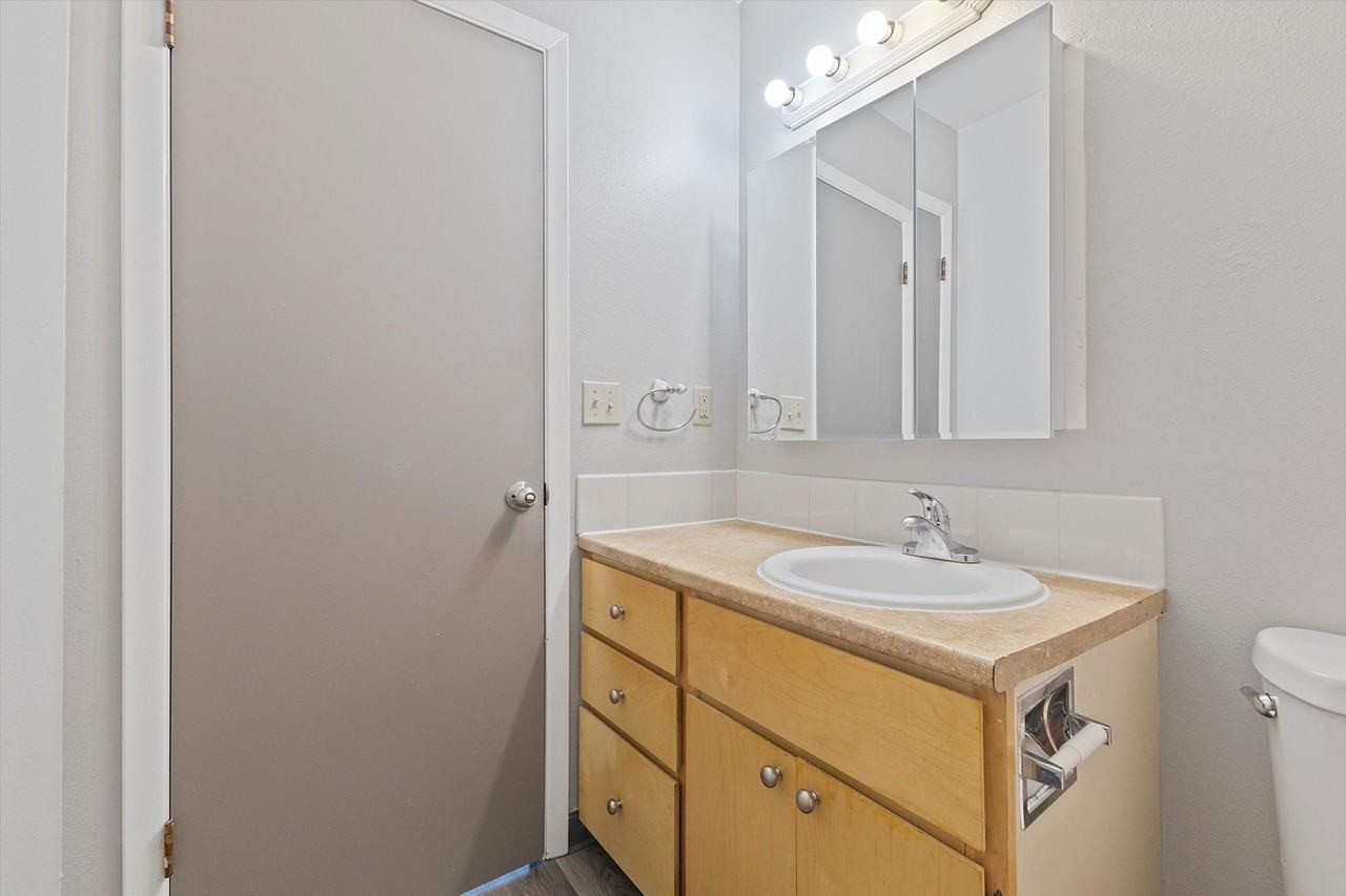 Bardon Apartments - Photo 7 of 9