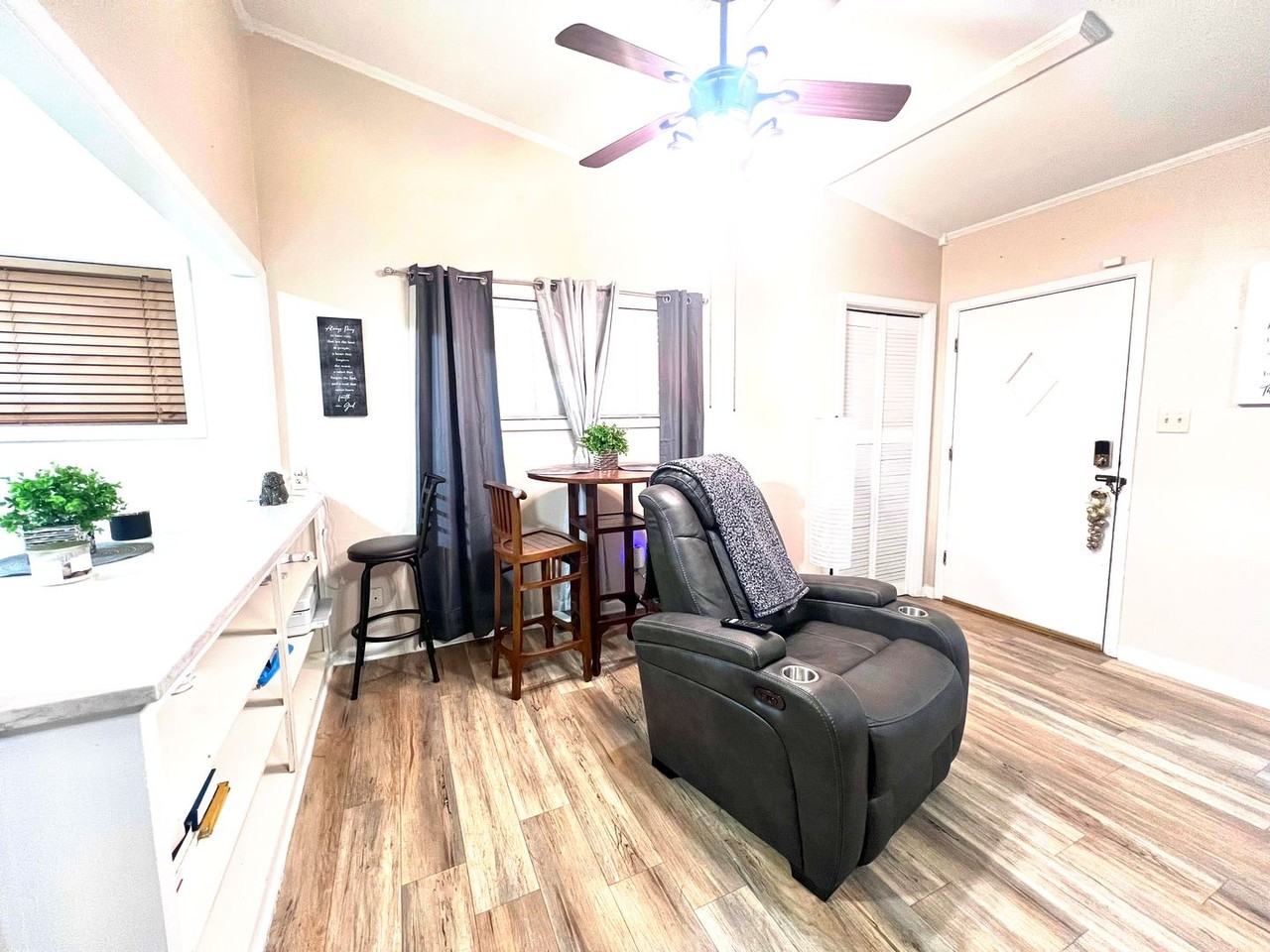 734 Woodmont Pl - Photo 2 of 16