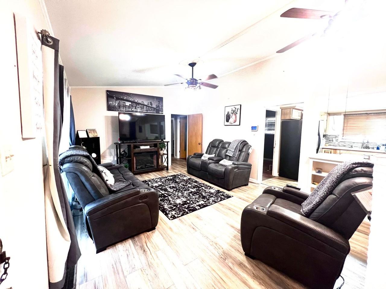 734 Woodmont Pl - Photo 4 of 16