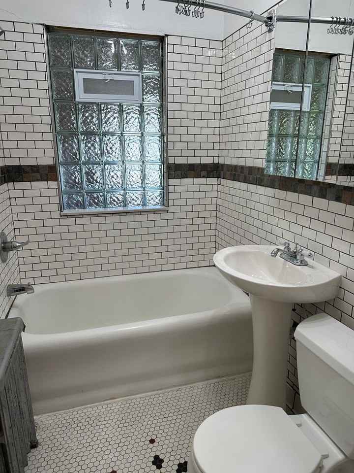 Hazelhurst Apartments - Ferndale - Photo 6 of 7