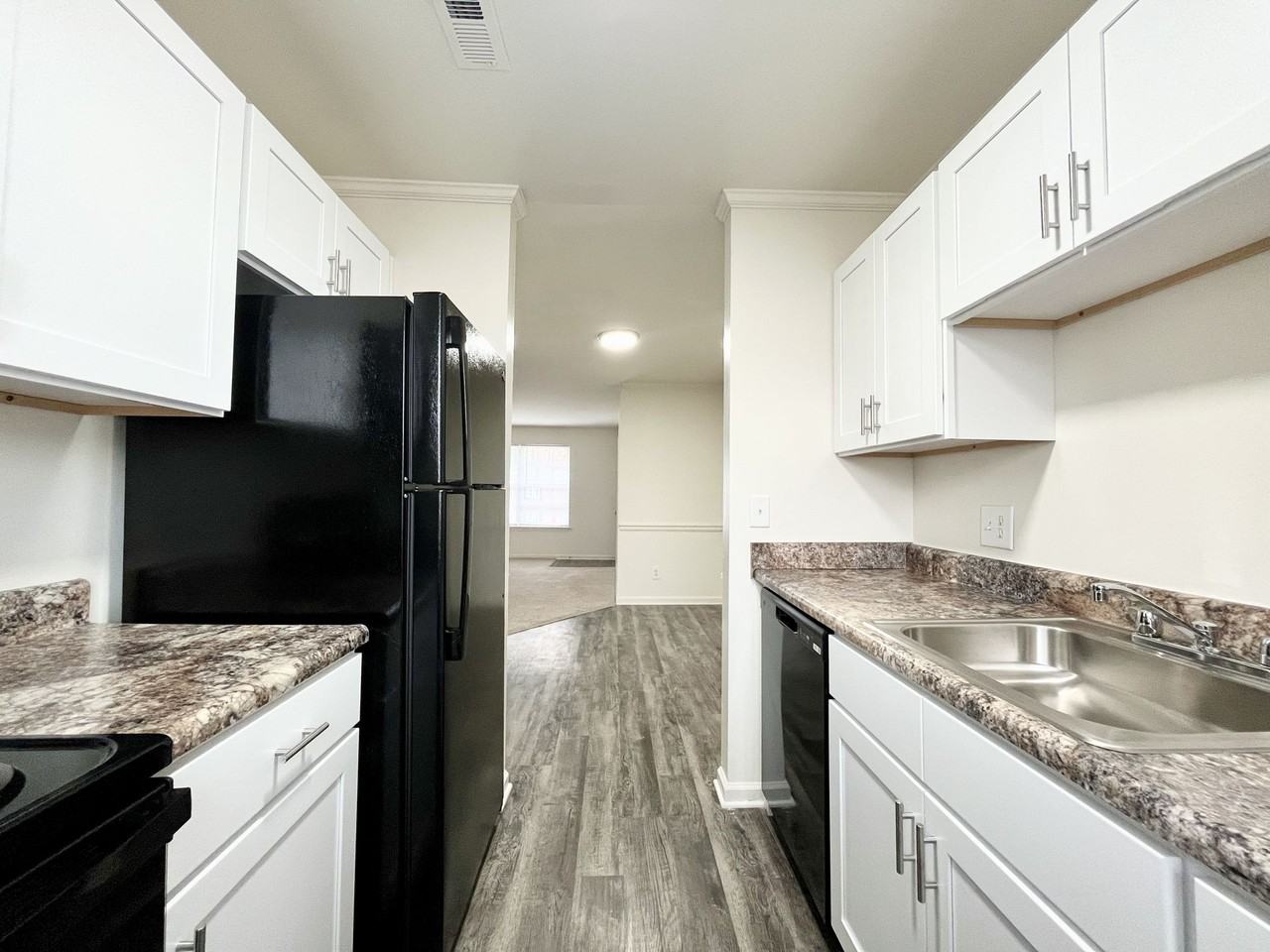 Collinwood Apartments - Photo 2 of 26