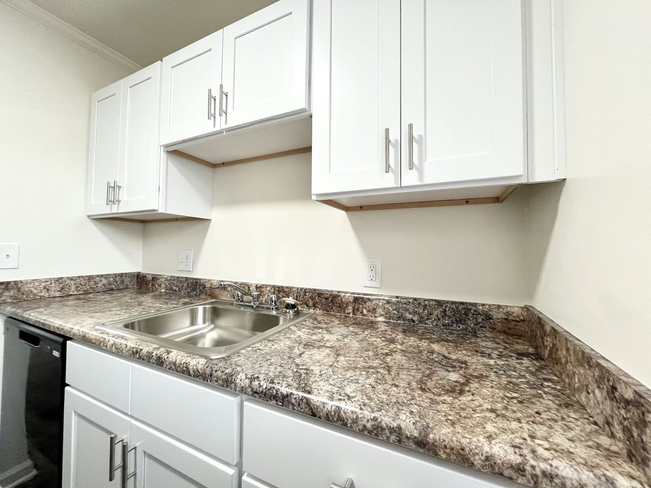 Collinwood Apartments - Photo 4 of 26