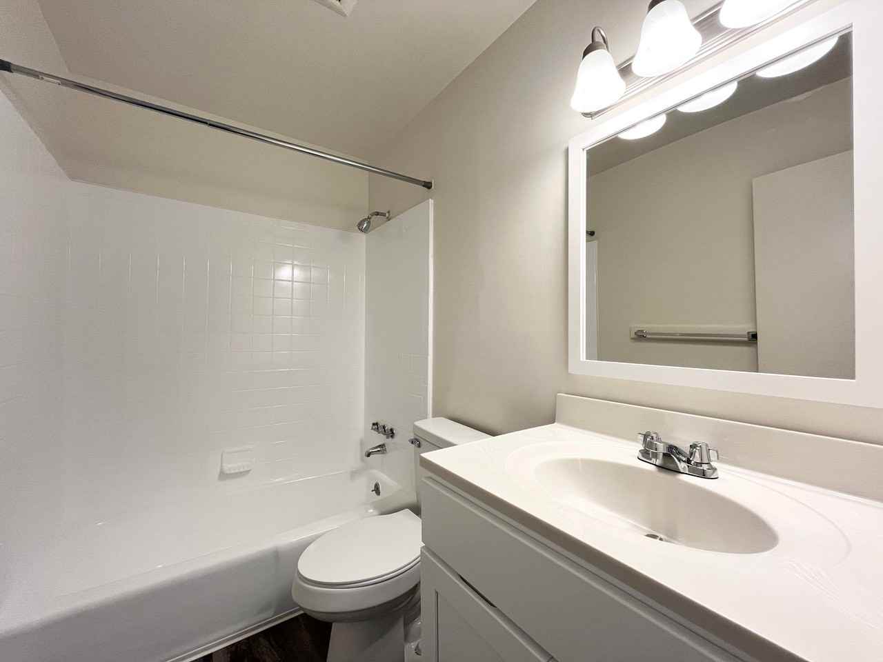 Collinwood Apartments - Photo 7 of 26