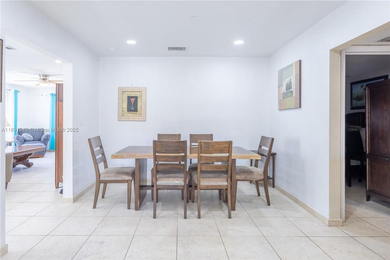 1660 Ne 25th Ave - Photo 5 of 24