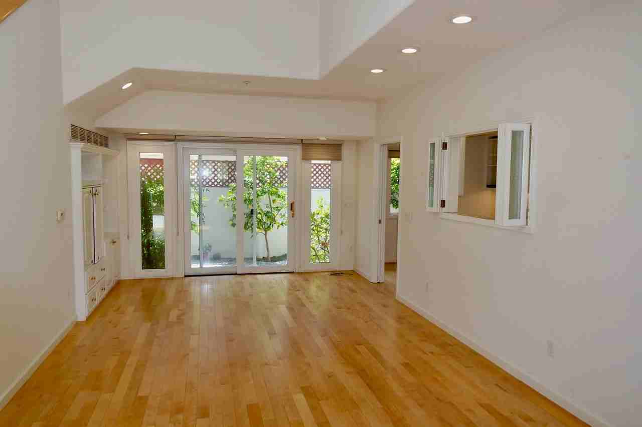 466 Tyndall St - Photo 3 of 48