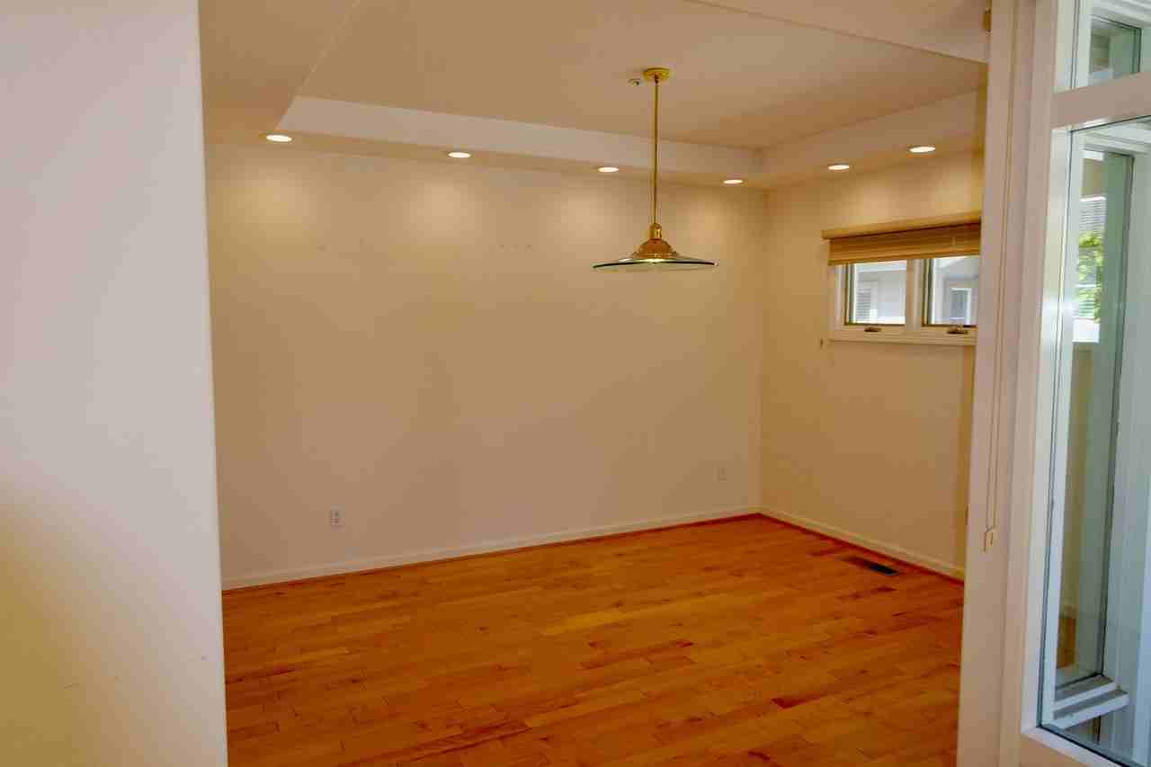 466 Tyndall St - Photo 4 of 48