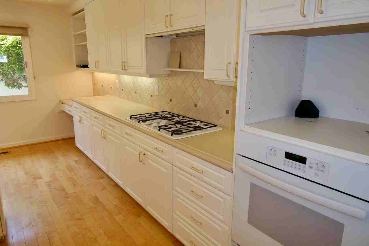 466 Tyndall St - Photo 6 of 48