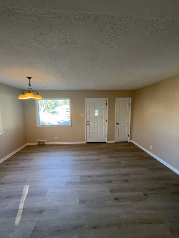 2413 13th Avenue - Photo 4 of 36