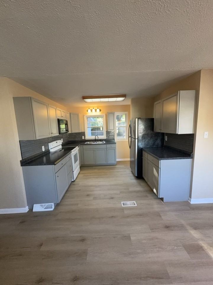 2413 13th Avenue - Photo 5 of 36