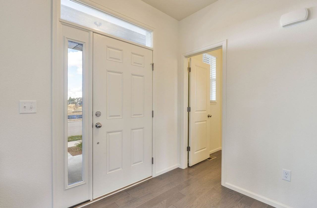344 Zeppelin Way - Photo 6 of 35