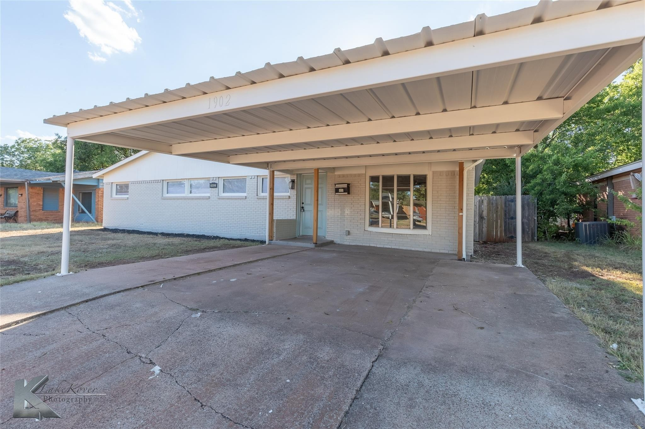 1902 Briarwood St - Photo 2 of 22