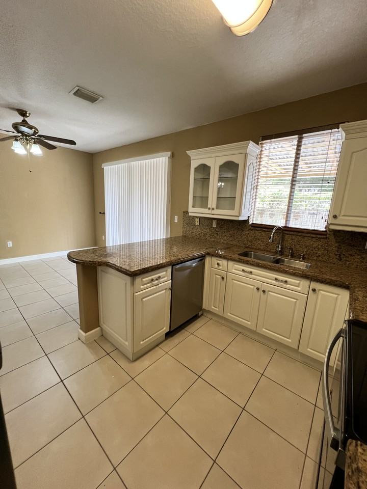 6900 Nw 174th Ter #104 - Photo 5 of 34