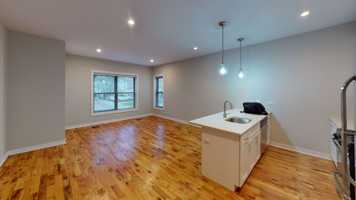 featured image of 1910 1910 W Sunnyside - 1912 W Sunnyside