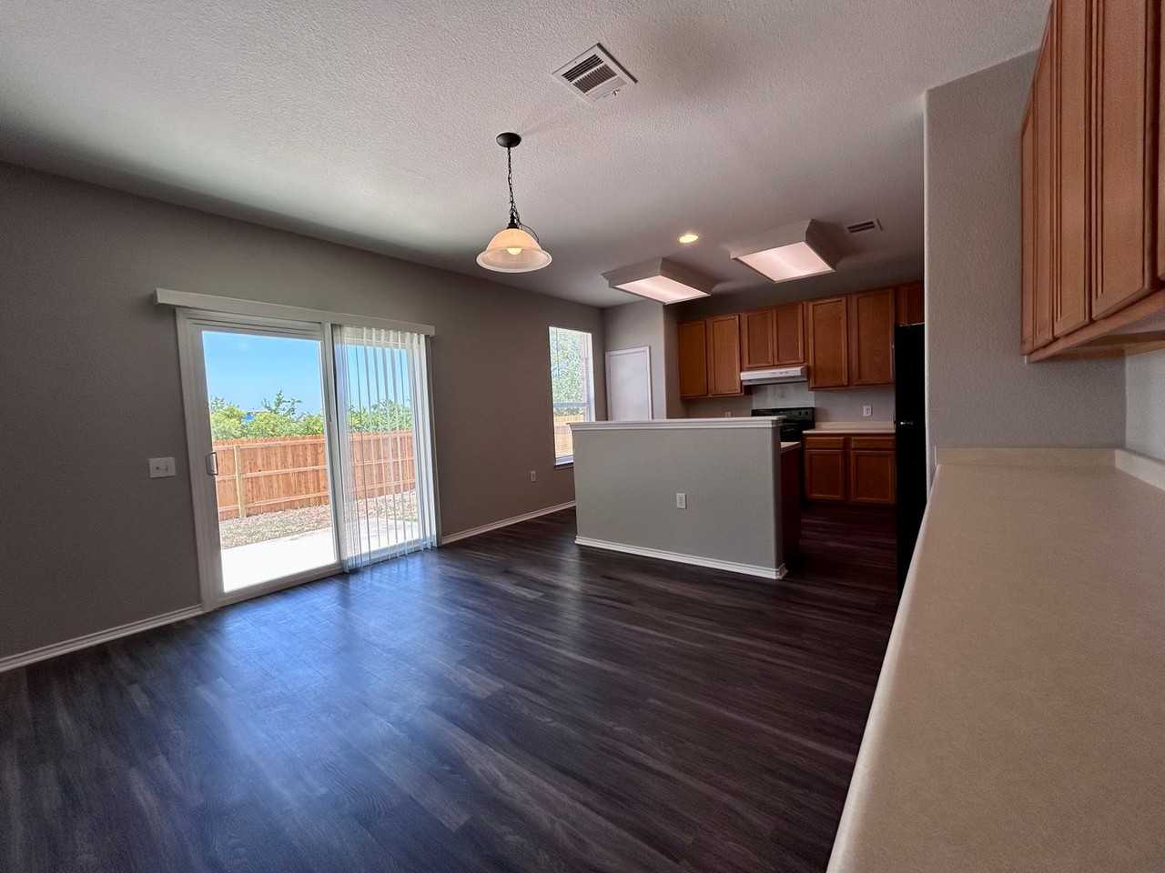 8916 Ipswich Bay Dr - Photo 7 of 38