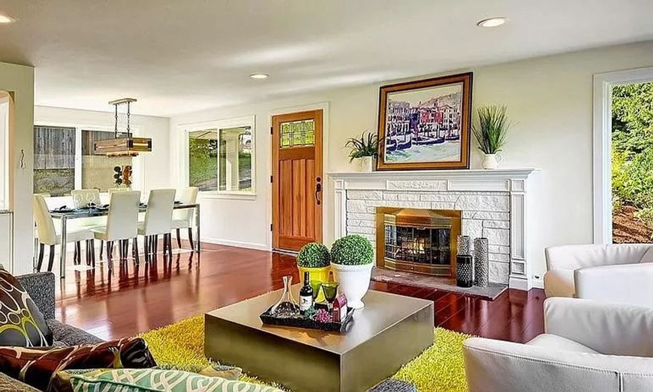 9847 Ne 19th St - Photo 3 of 17