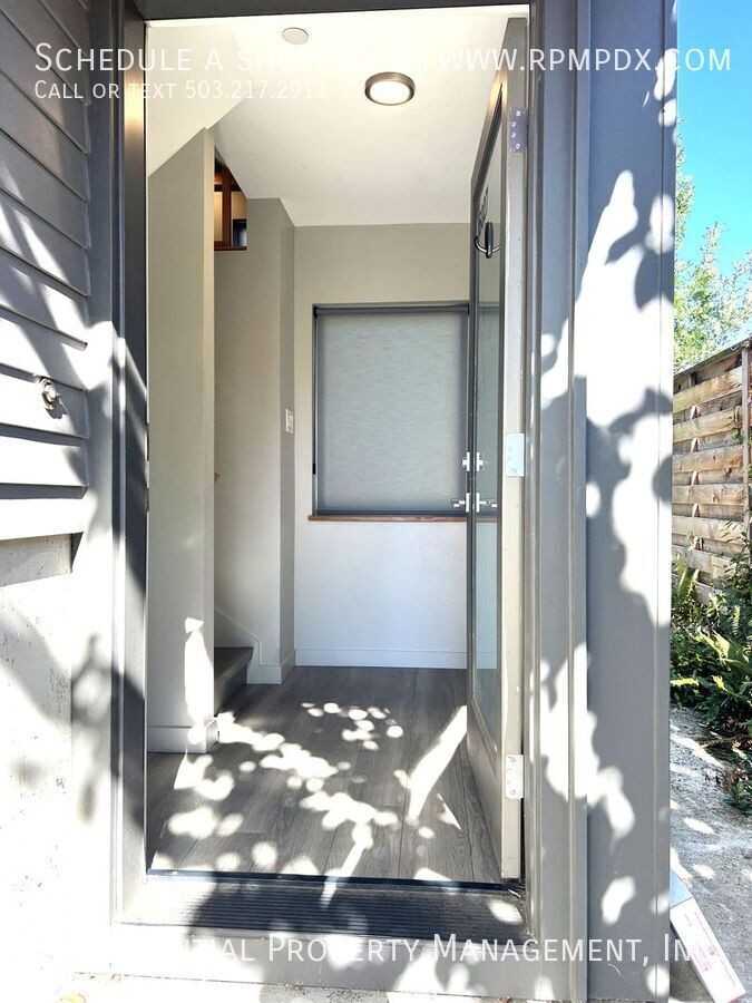 5027 Southeast Market Street - Photo 3 of 50