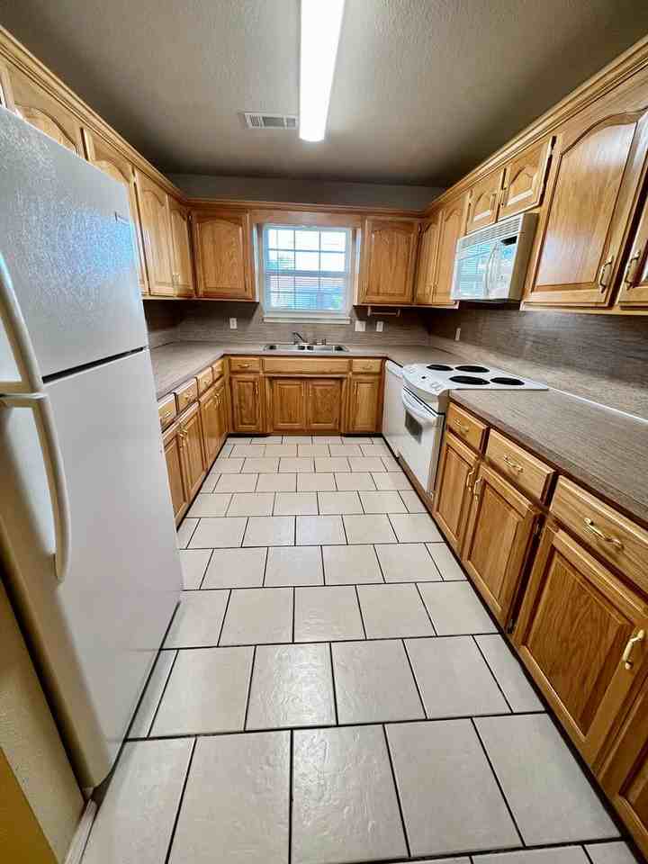 207 H St - Photo 5 of 16