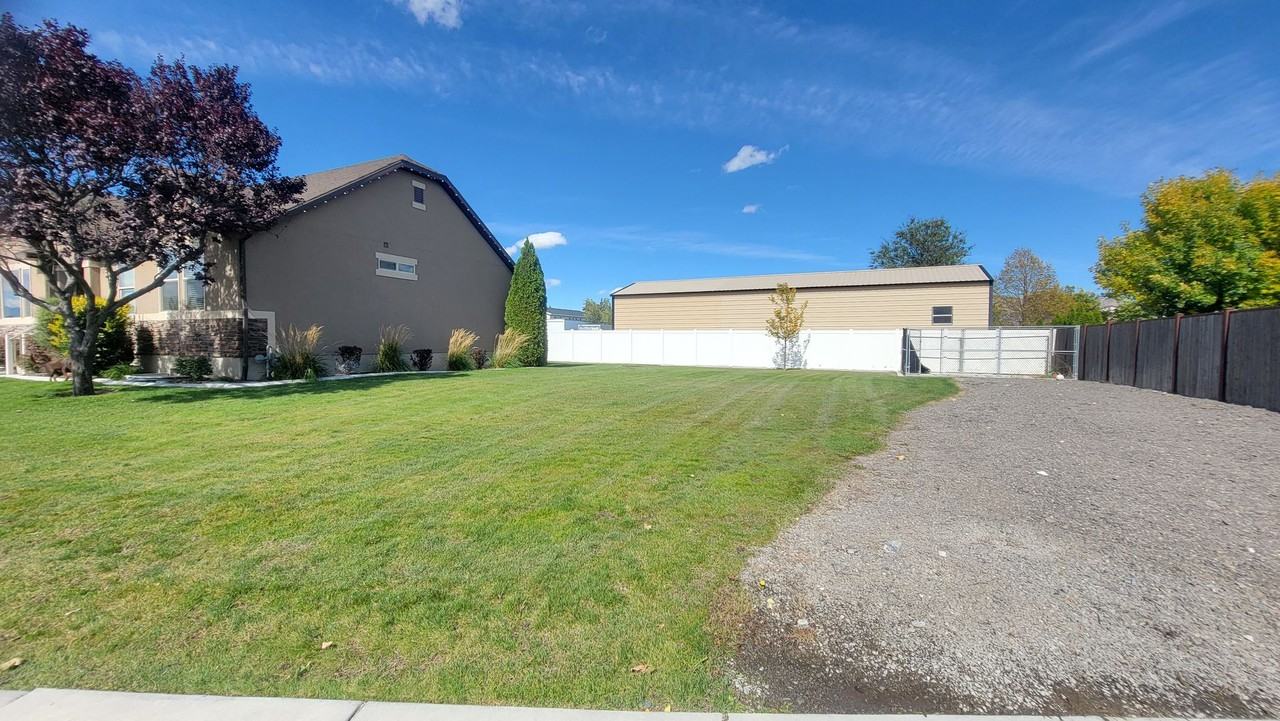 1652 W Brooke St - Photo 3 of 27