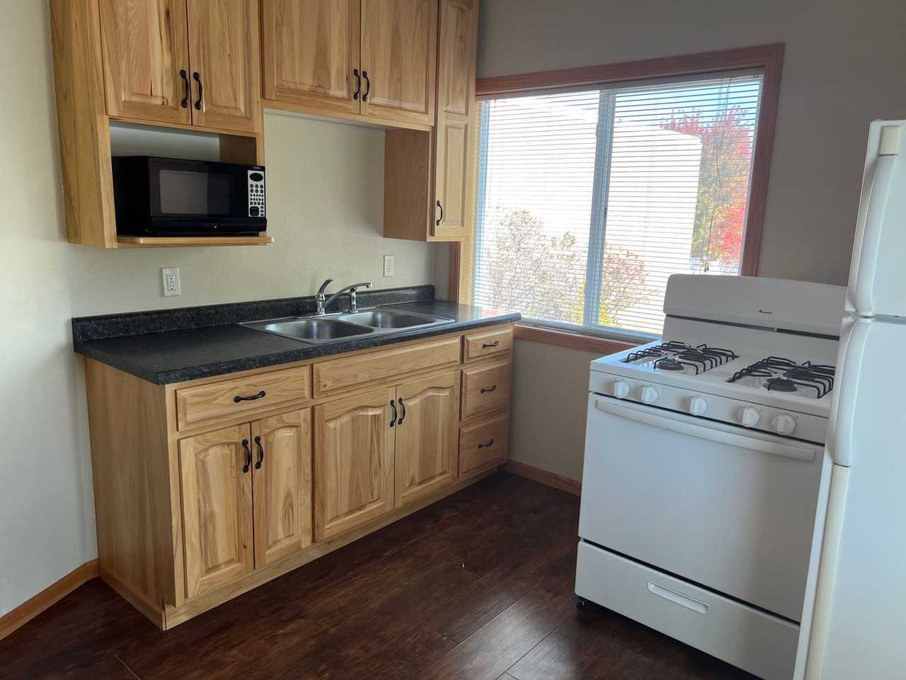 623 S 6th St - Photo 2 of 7