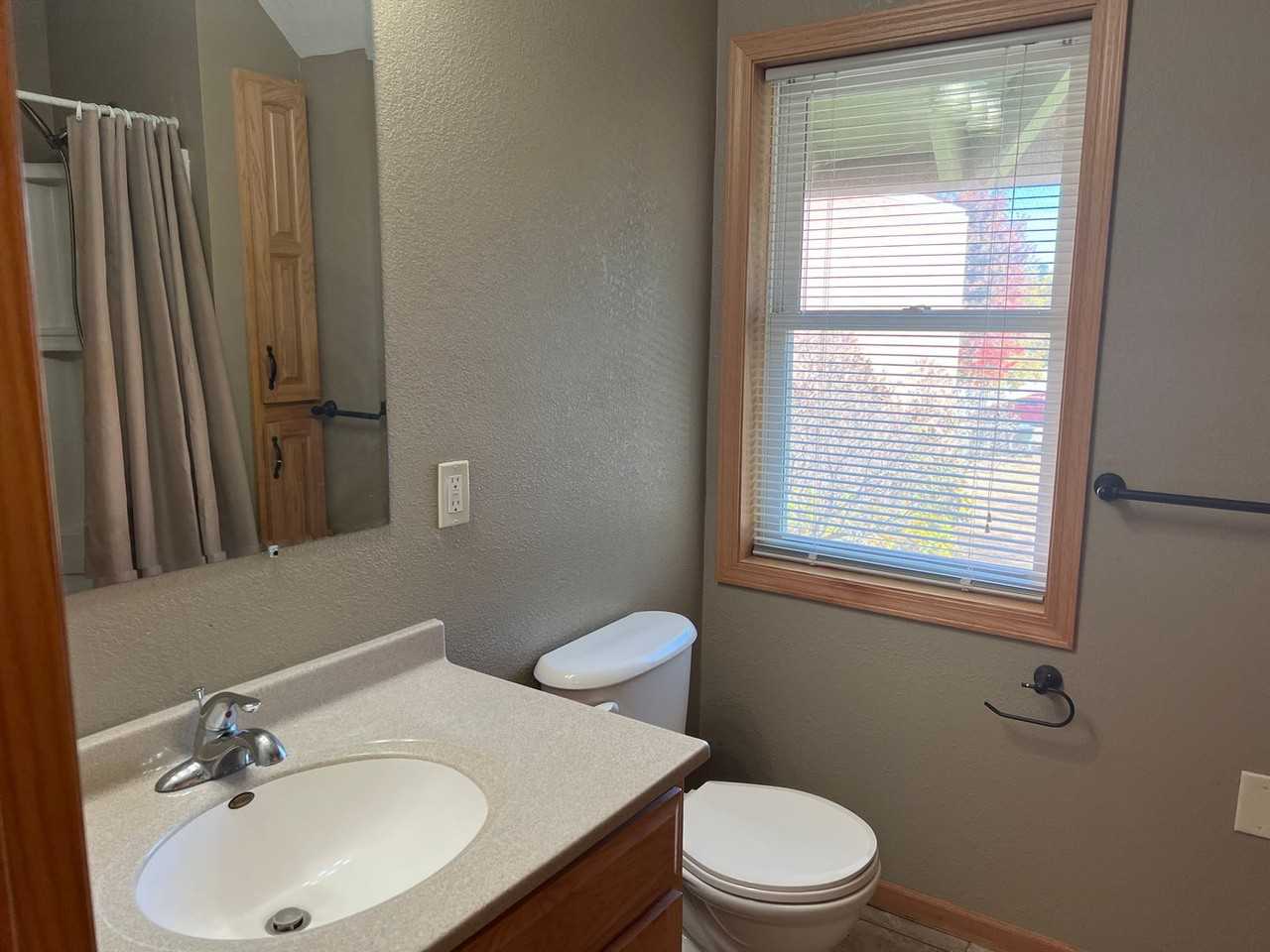 623 S 6th St - Photo 3 of 7