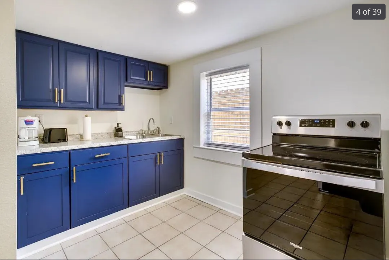 1321 Monroe Street - Photo 3 of 10