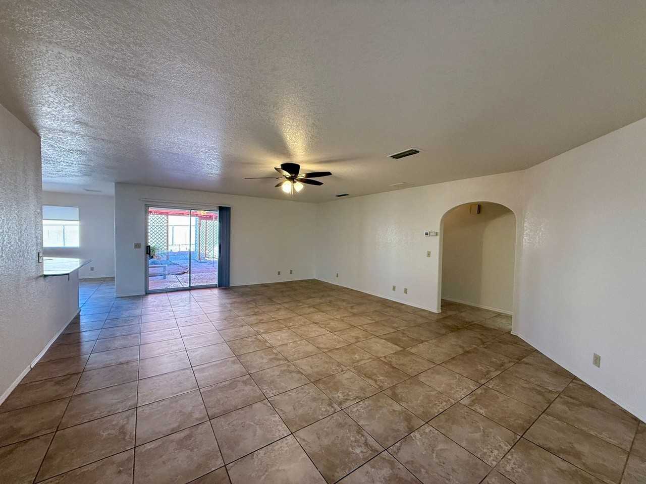 3167 Daytona Ave - Photo 5 of 27