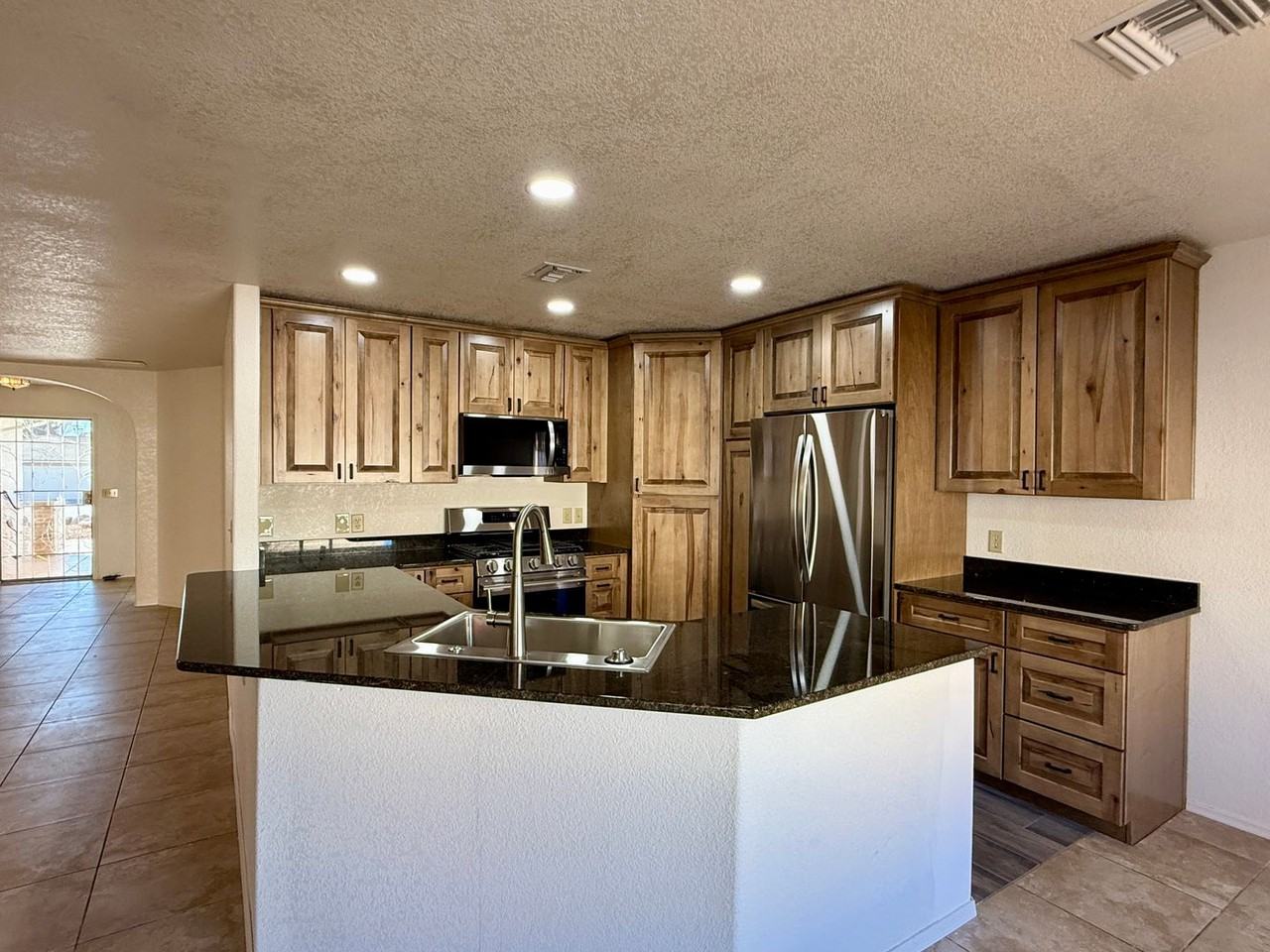 3167 Daytona Ave - Photo 6 of 27