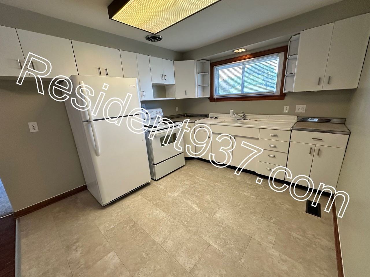 350 E Whittier Ave - Photo 3 of 18