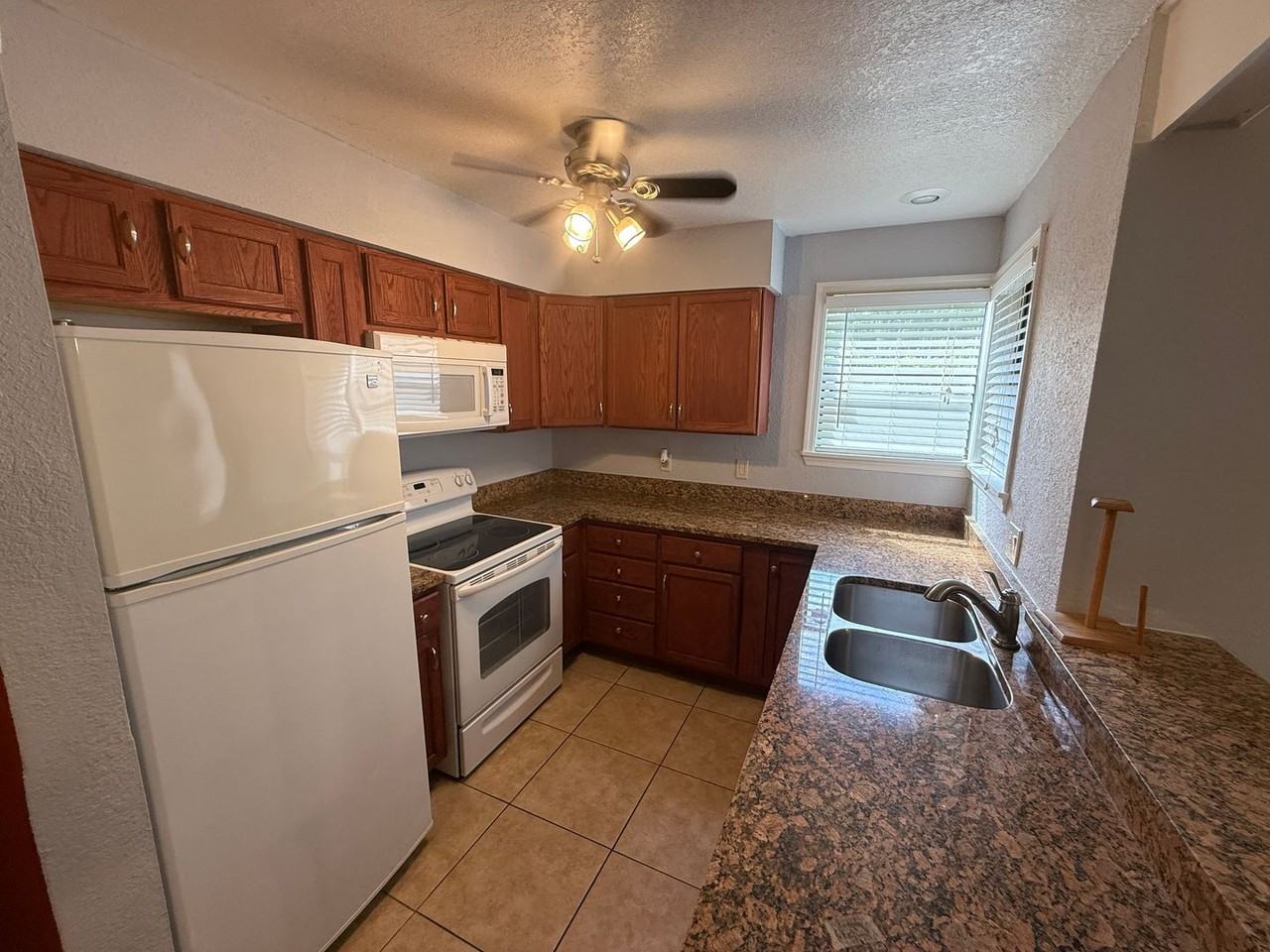 3014 Antique Oaks Cir - Photo 6 of 14