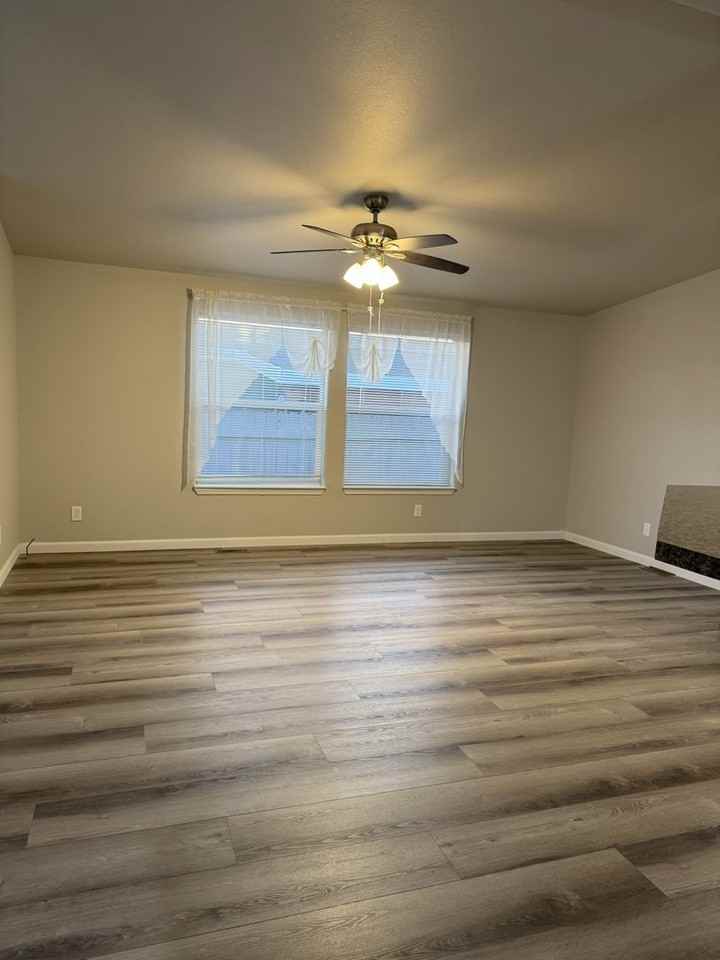 311 E Montana Ave - Photo 3 of 38