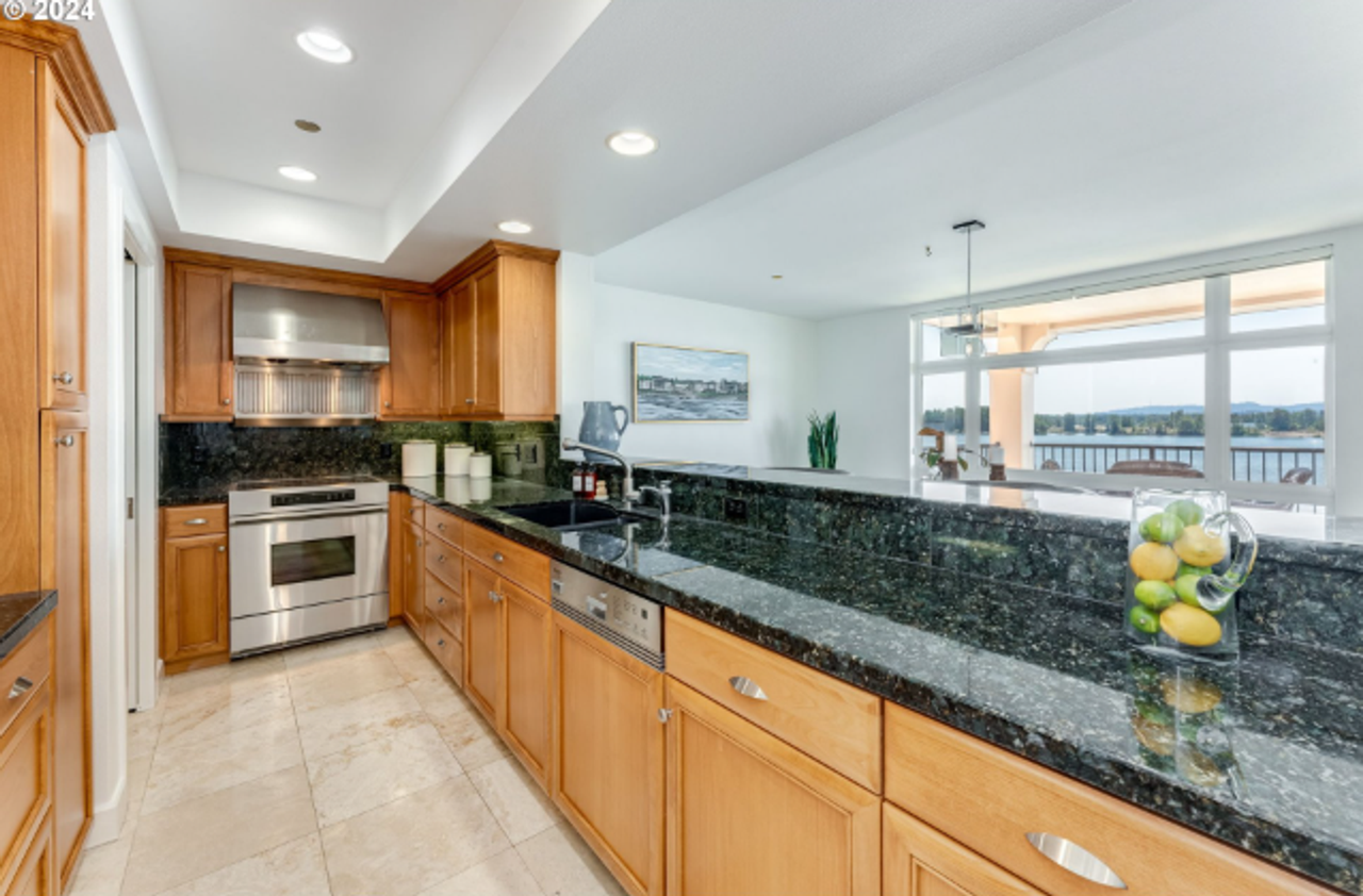 2015 Se Columbia River Dr #320 - Photo 4 of 20