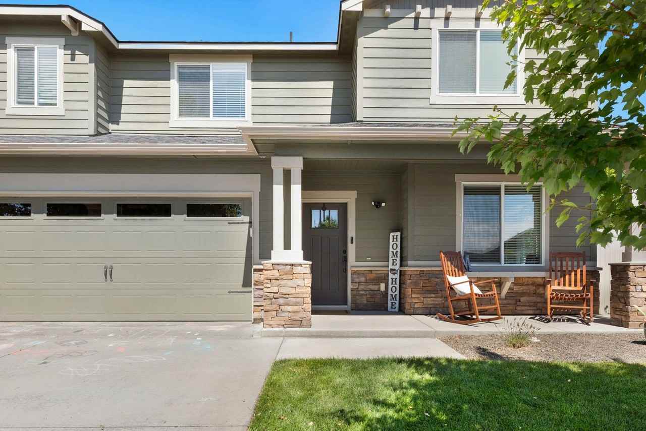 9240 W Thor Dr - Photo 2 of 29