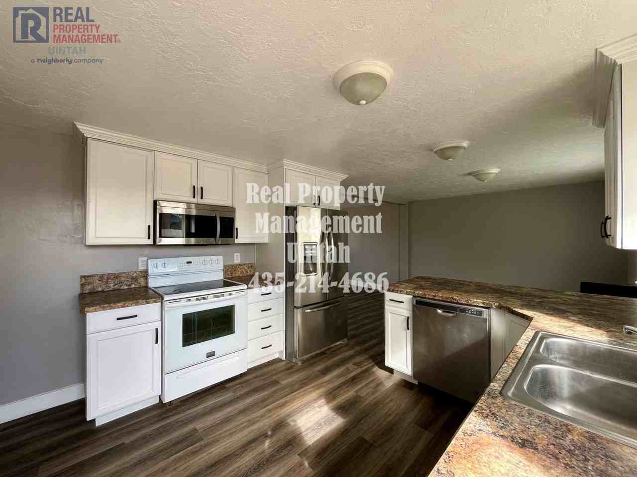 235 W 200 S - Photo 4 of 17