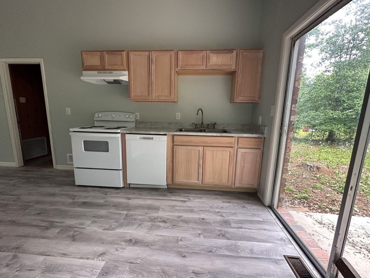 1934 Dirk Dr - Photo 2 of 13