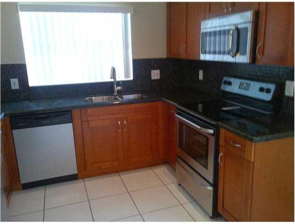 1051 Briar Ridge Rd - Photo 2 of 10