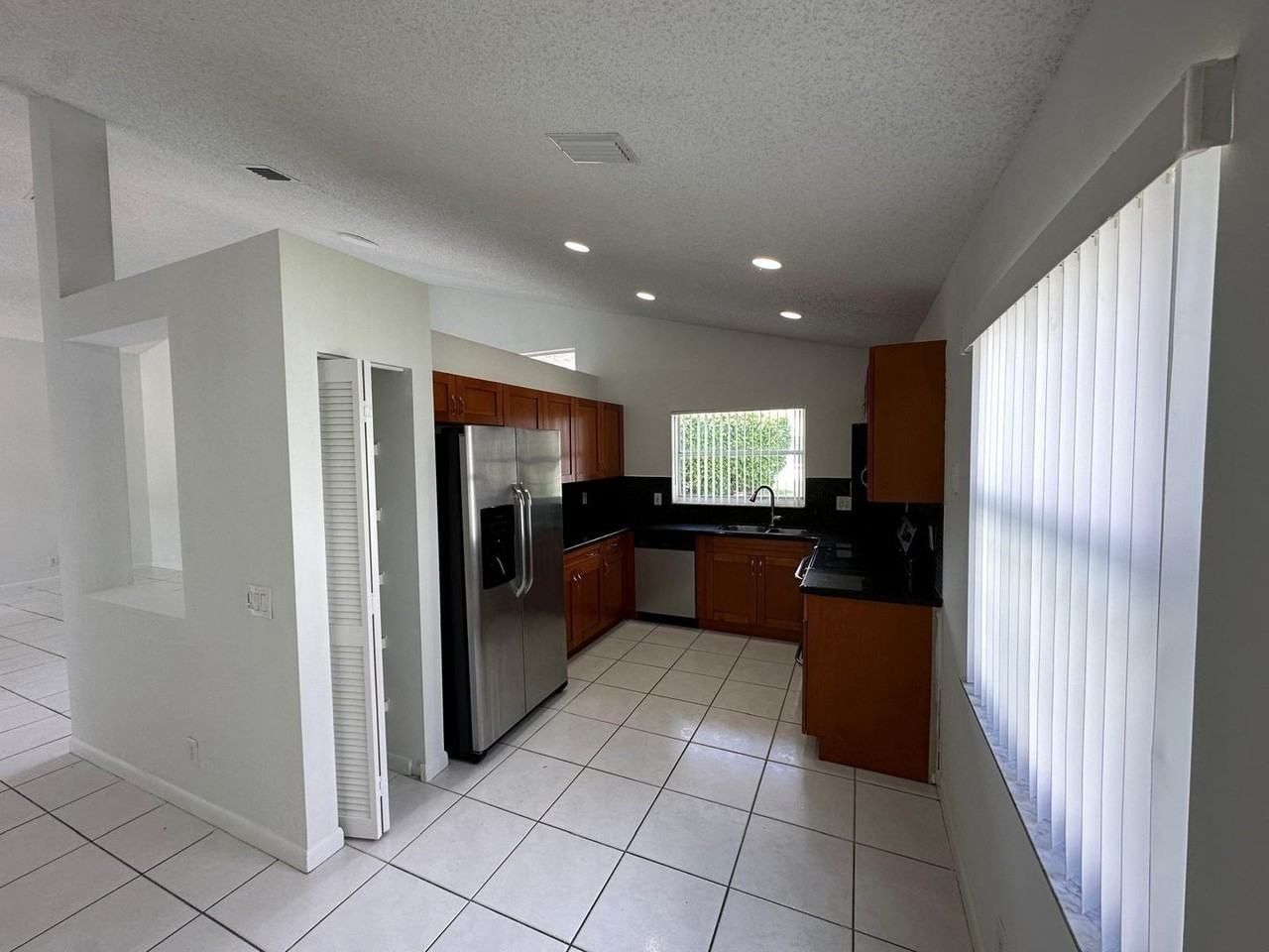 1051 Briar Ridge Rd - Photo 3 of 10