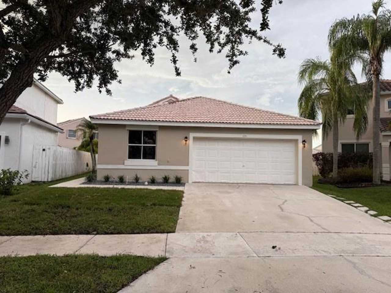 1051 Briar Ridge Rd - Photo 4 of 10