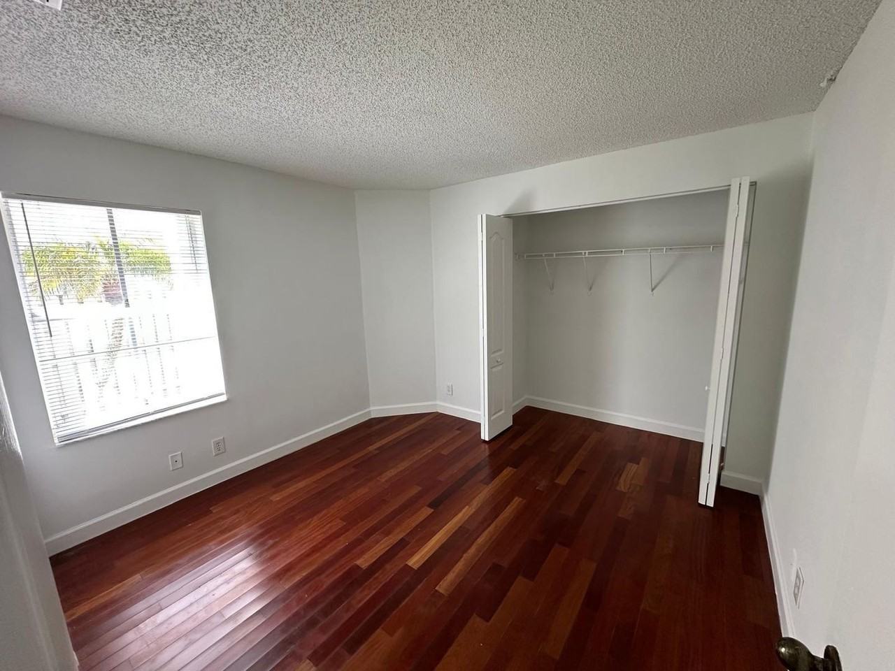 1051 Briar Ridge Rd - Photo 7 of 10