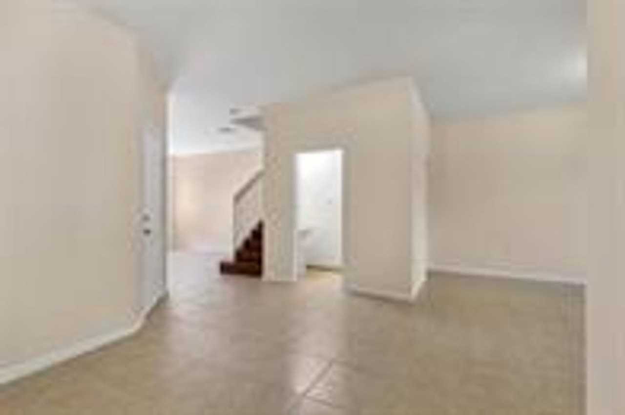 21113 Nw 14th Pl - Photo 4 of 10